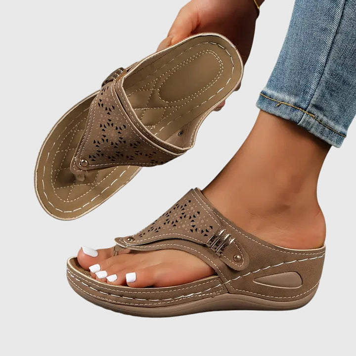Nora | Damen Zehentrenner Keilsohle Slip-On Sommersandalen Flats