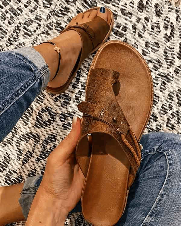 Clezel | Damen Zehensteg Sandalen Flach mit Schnalle
