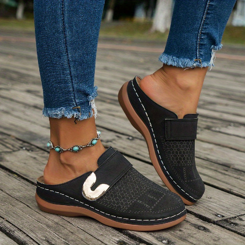 Leba | Damen Clogs Slip-On Lochung Metallschnalle Flach Komfort