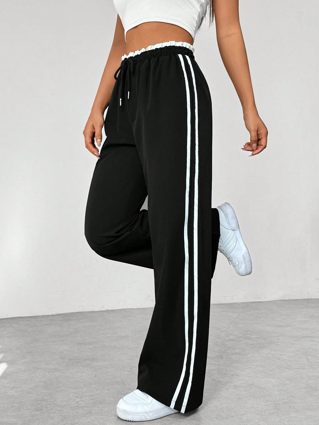 Lara | Damen Jogginghose Wide Leg Seitenstreifen