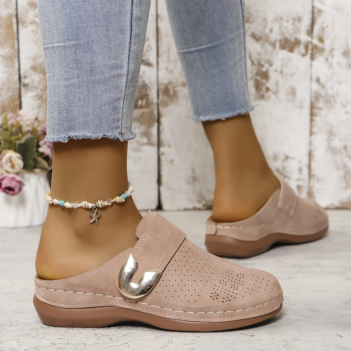 Leba | Damen Clogs Slip-On Lochung Metallschnalle Flach Komfort