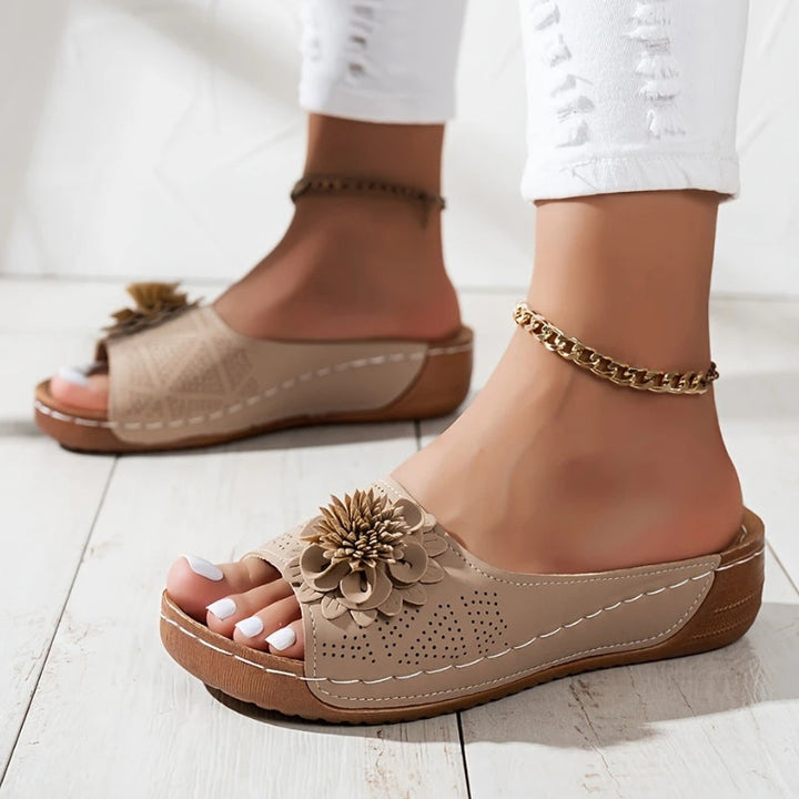 Flora | Damen Keilsandalen Blumen Slip-On Komfort Sommerschuhe