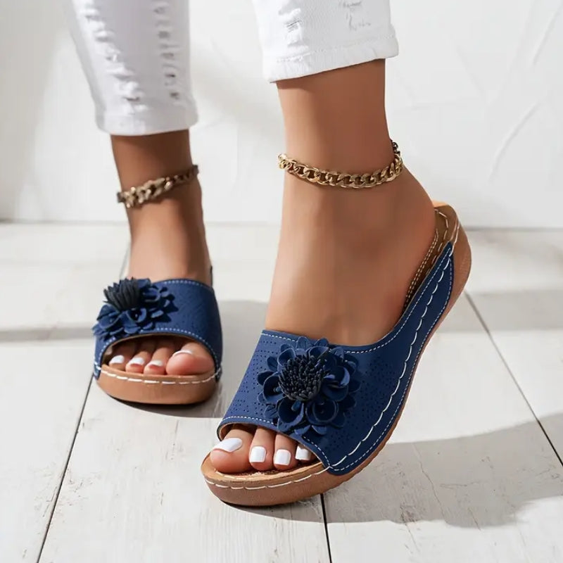Flora | Damen Keilsandalen Blumen Slip-On Komfort Sommerschuhe