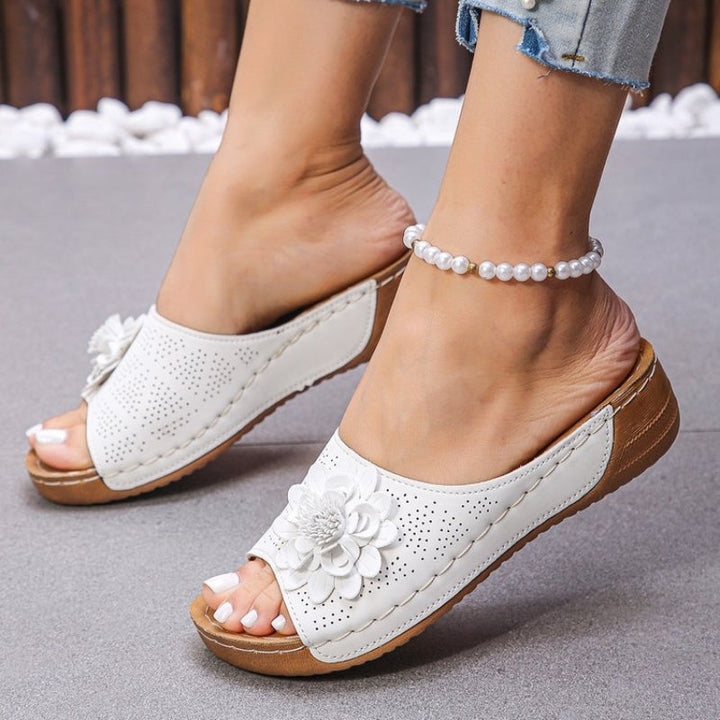 Flora | Damen Keilsandalen Blumen Slip-On Komfort Sommerschuhe