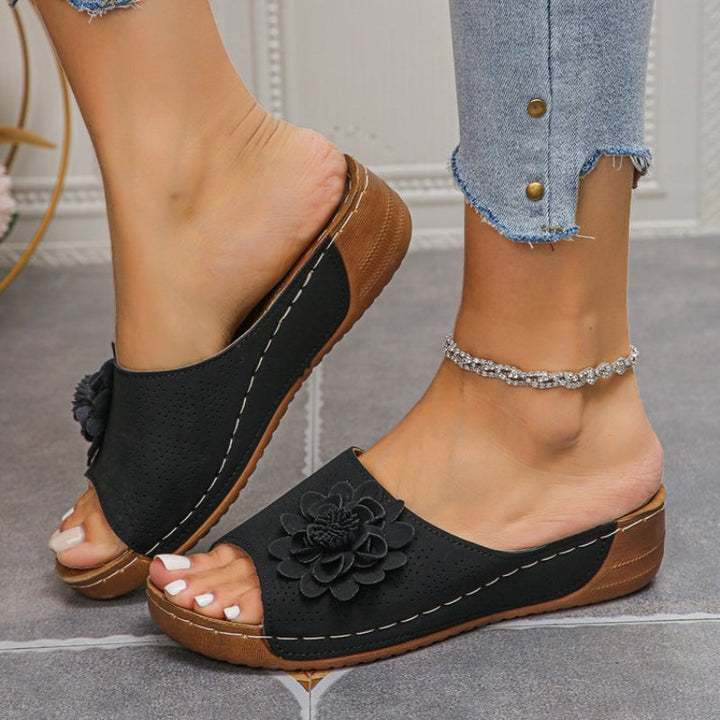 Flora | Damen Keilsandalen Blumen Slip-On Komfort Sommerschuhe