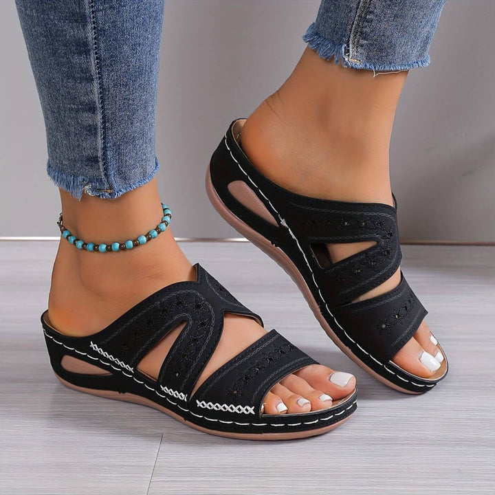 Maja | Damen Sandalen mit Stickerei Slip-On Flach