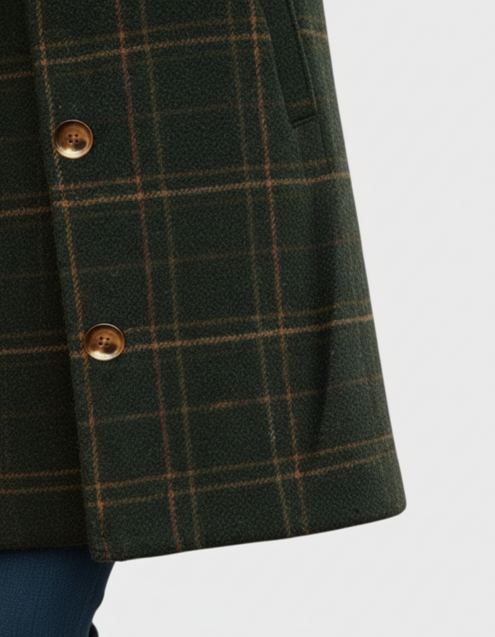 Helena Damen Wollmantel – Detailansicht von Knöpfen, Stoffstruktur und Karomuster