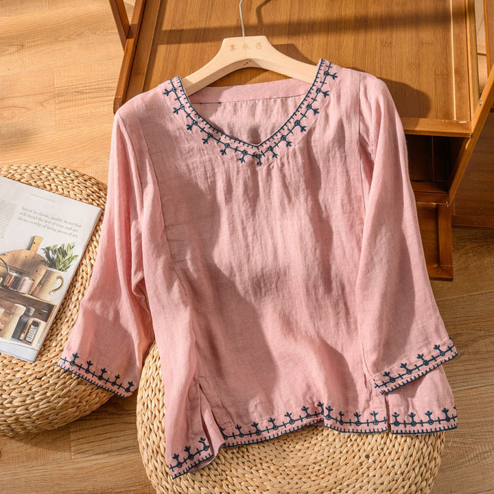 Vera | Damenbluse mit 3/4-Ärmeln, V-Ausschnitt und Stickerei