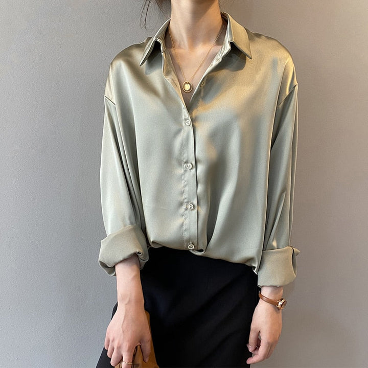 Gina | Damen Satin Bluse Oversized Kragen Knopfleiste