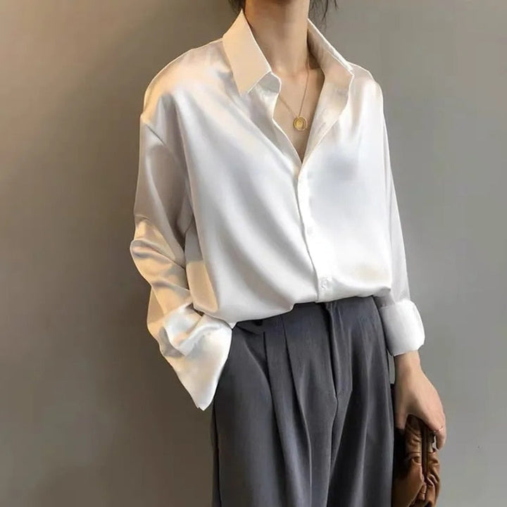 Gina | Damen Satin Bluse Oversized Kragen Knopfleiste