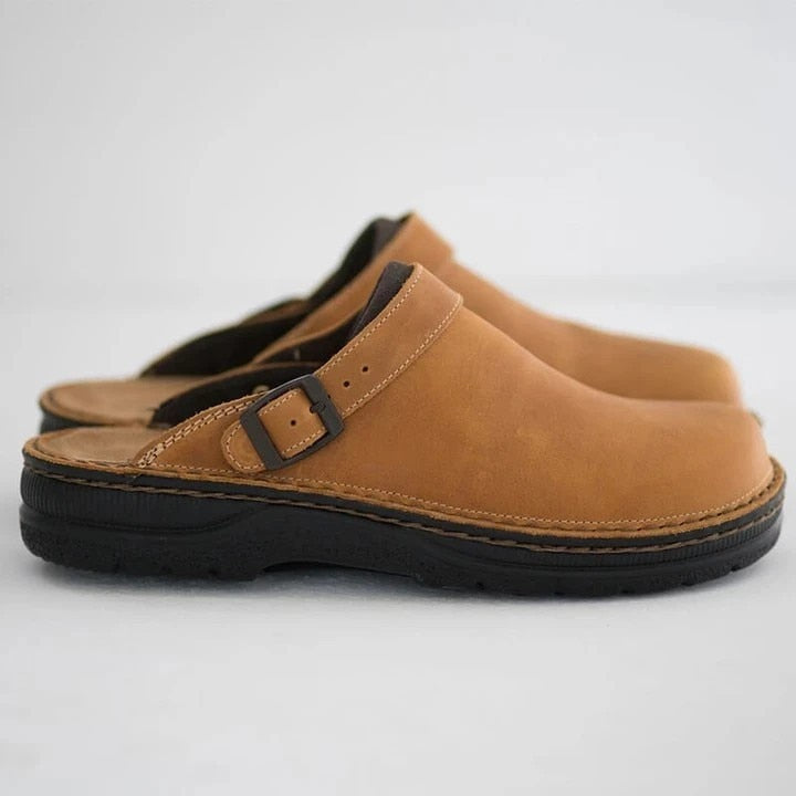 Theo | Herren Leder Clog Schnalle Weiche Sohle Cognac Frühling