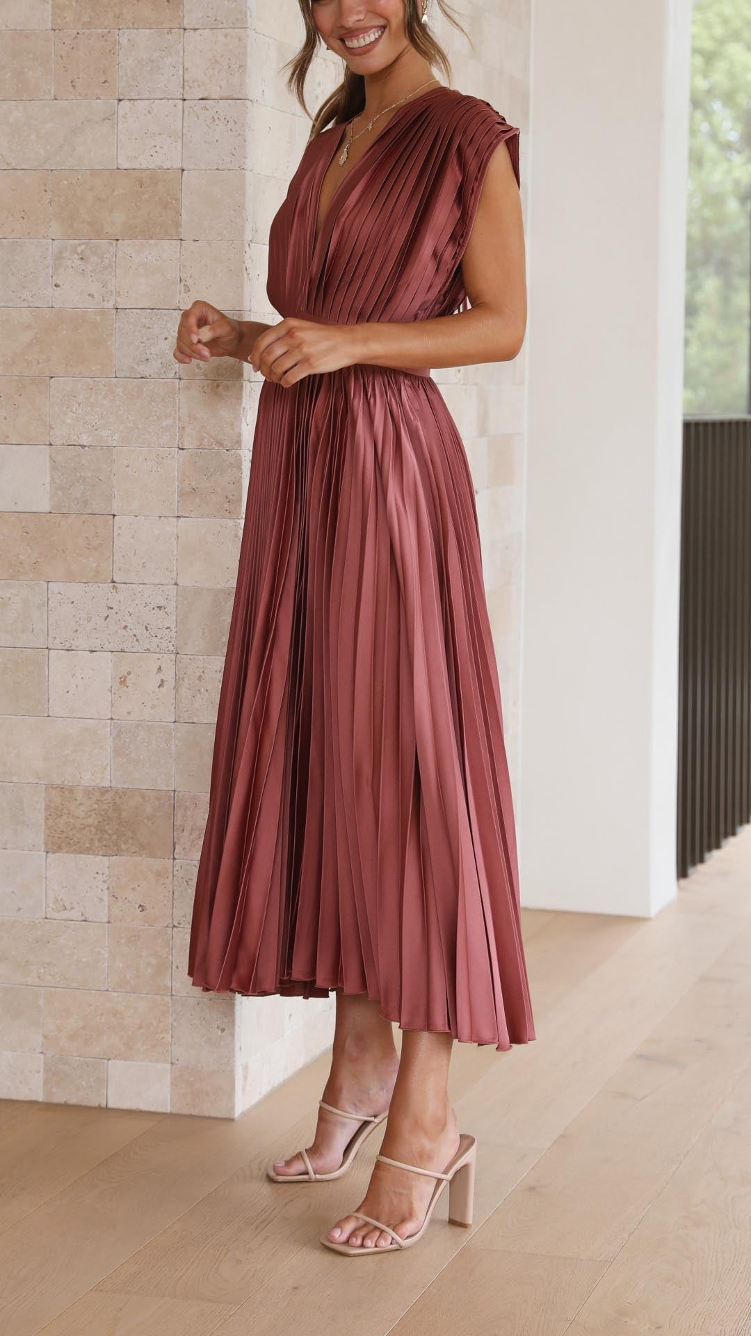Gabriella | Damen-Midikleid mit Falten und V-Ausschnitt aus Satin