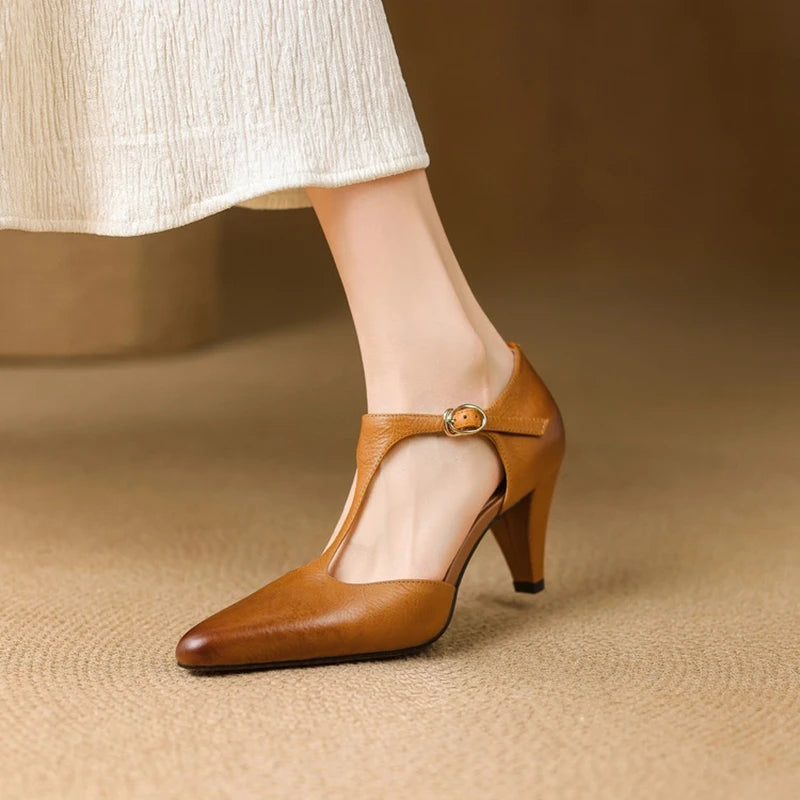Vera | Damen Leder Pumps T-Strap Kitten Heel Spitz Elegant