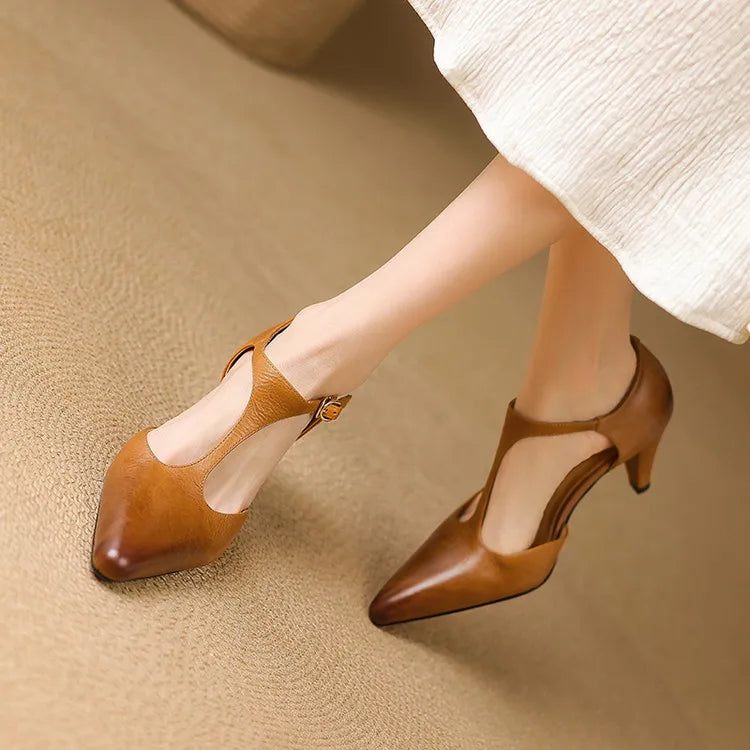 Vera | Damen Leder Pumps T-Strap Kitten Heel Spitz Elegant