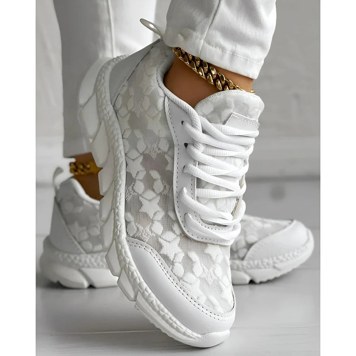 Stella | Damen Sneaker weiß mit Spitzendetail, chunky Plateau Sohle
