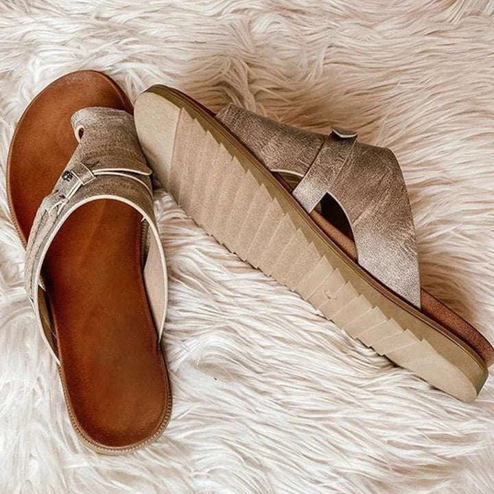 Clezel | Damen Zehensteg Sandalen Flach mit Schnalle
