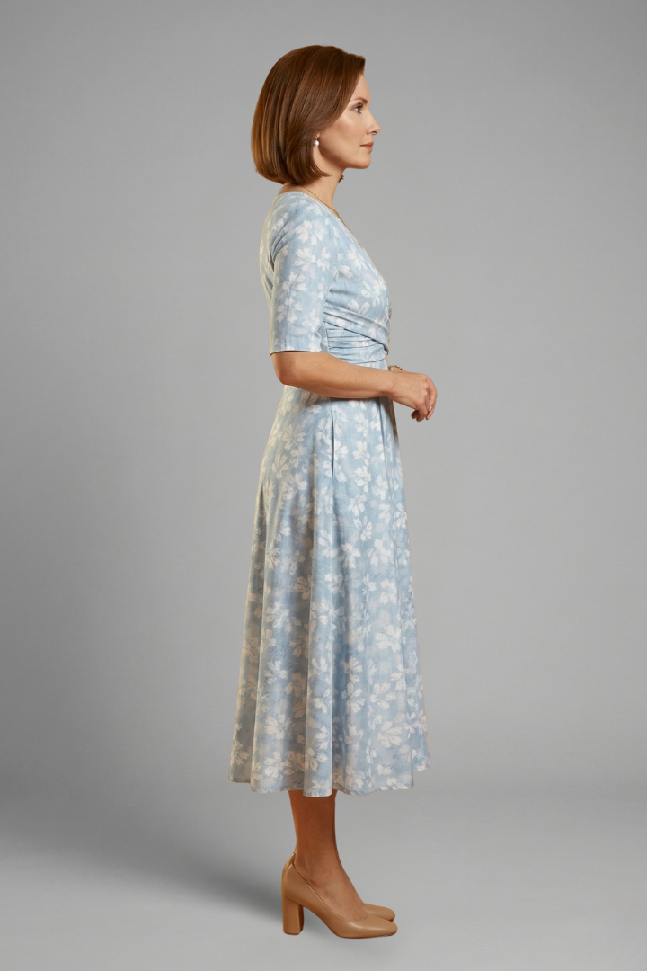 Anja | Damen Wickelkleid mit V-Ausschnitt Blumenmuster Midi - Light Blue - Image 3
