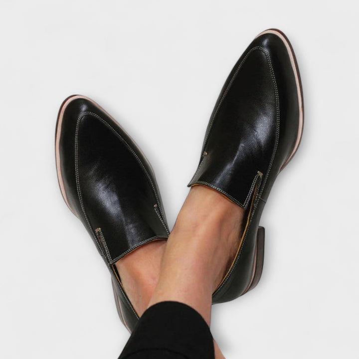 Bregild | Damen Spitzer Loafer Slip-on Schuh - Black - Image 1