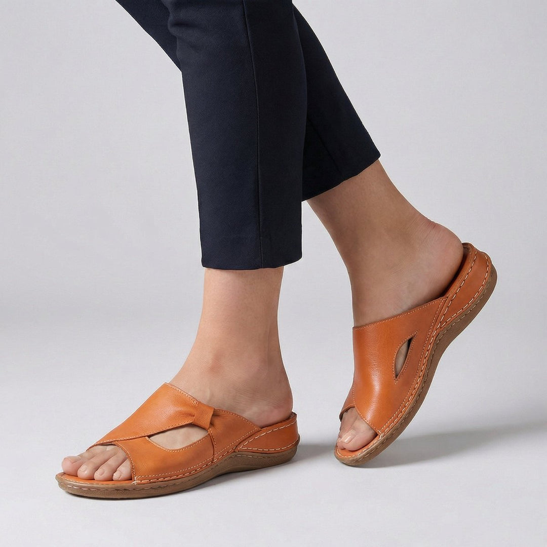 Brigitta | Damen Komfort Mule-Sandale Slip-On mit Cut-Out - Black - Image 4