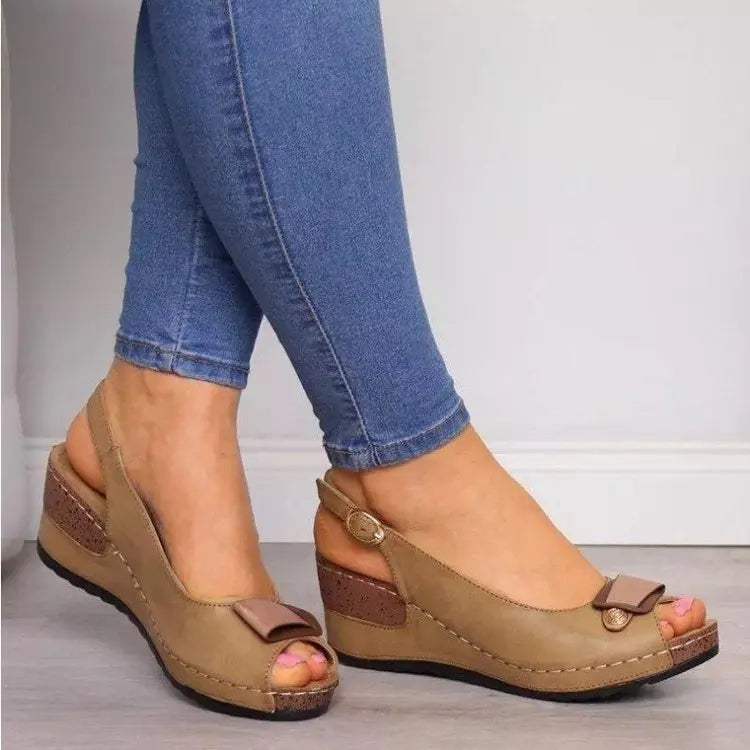 Brigitte | Damen Keilabsatz Sandaletten mit Slingback - Beige - Image 3