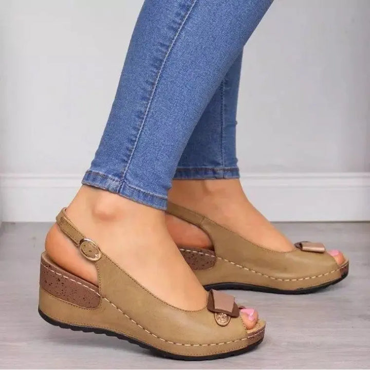 Brigitte | Damen Keilabsatz Sandaletten mit Slingback - Beige - Image 4