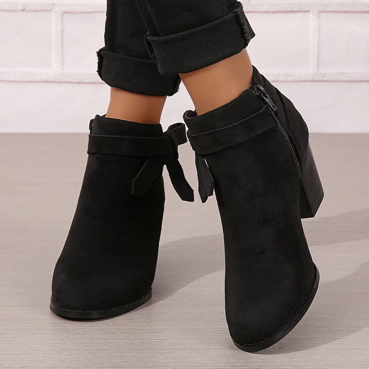 Britta | Damen Chelsea Ankle Boot mit Schleife, 70 Chars - Black - Image 1