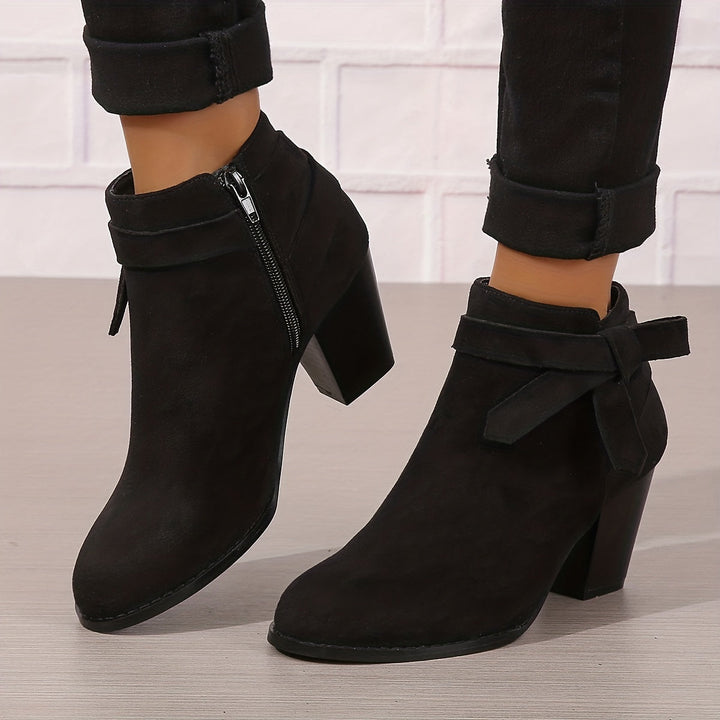 Britta | Damen Chelsea Ankle Boot mit Schleife, 70 Chars - Black - Image 2