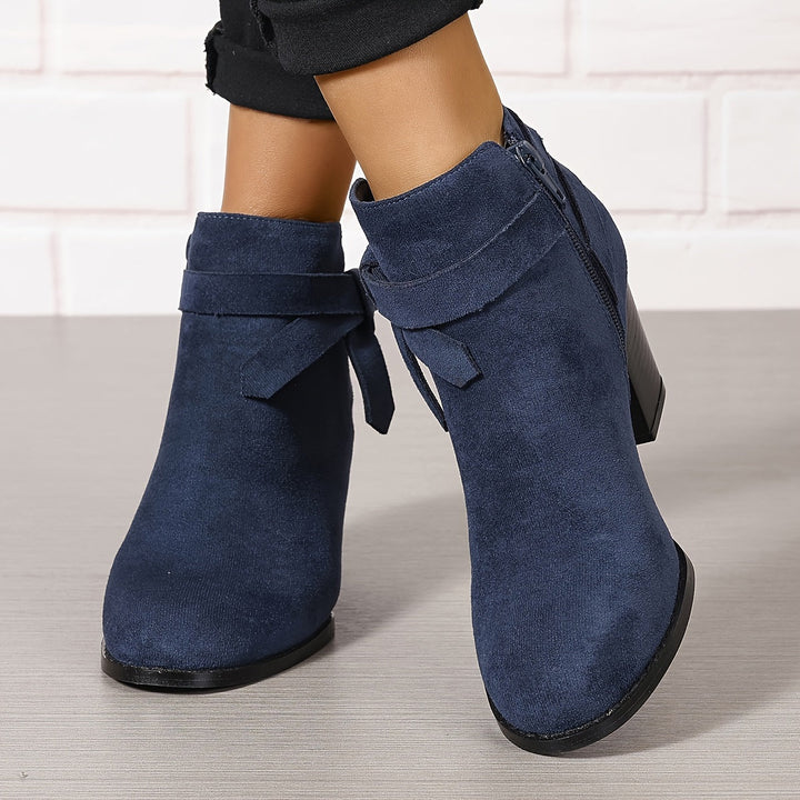 Britta | Damen Chelsea Ankle Boot mit Schleife, 70 Chars - Black - Image 8