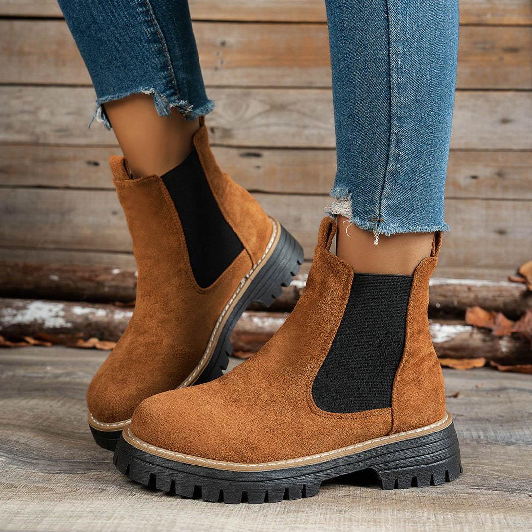 Britta | Damen Chelsea Ankle Boots mit Plateausohle - Black - Image 14