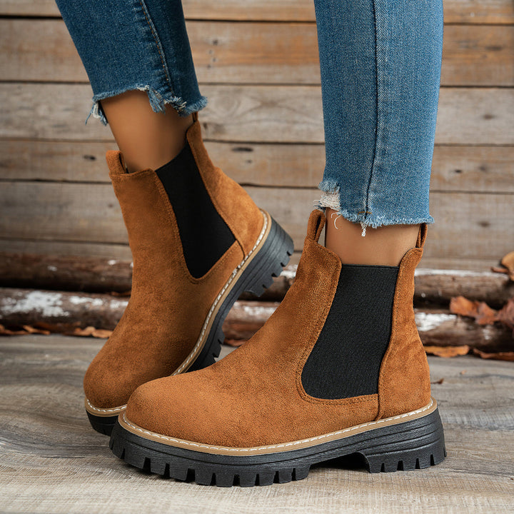 Britta | Damen Chelsea Ankle Boots mit Plateausohle - Black - Image 14