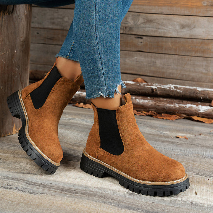 Britta | Damen Chelsea Ankle Boots mit Plateausohle - Black - Image 15