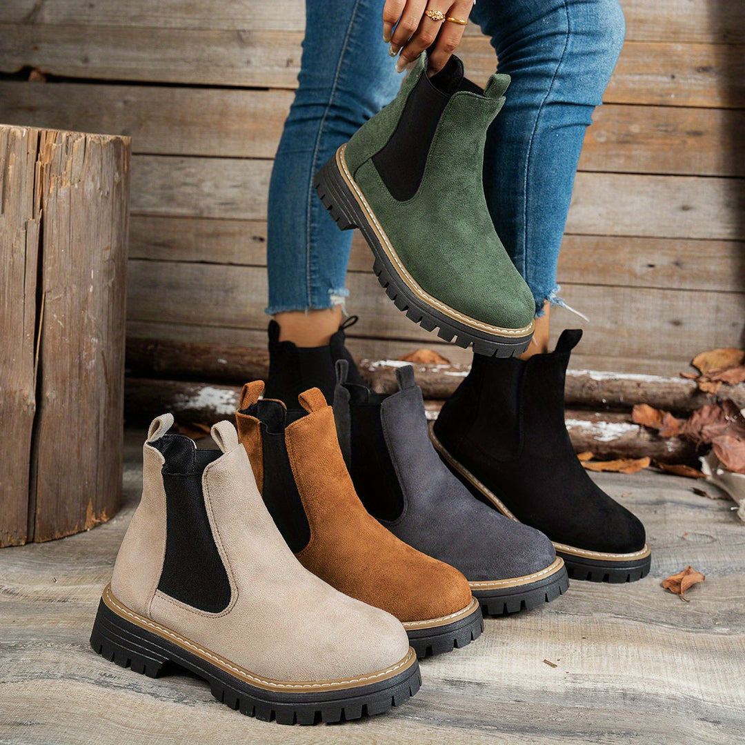 Britta | Damen Chelsea Ankle Boots mit Plateausohle - Black - Image 2