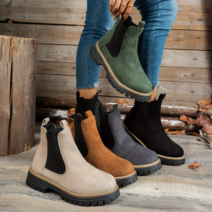 Britta | Damen Chelsea Ankle Boots mit Plateausohle - Black - Image 2