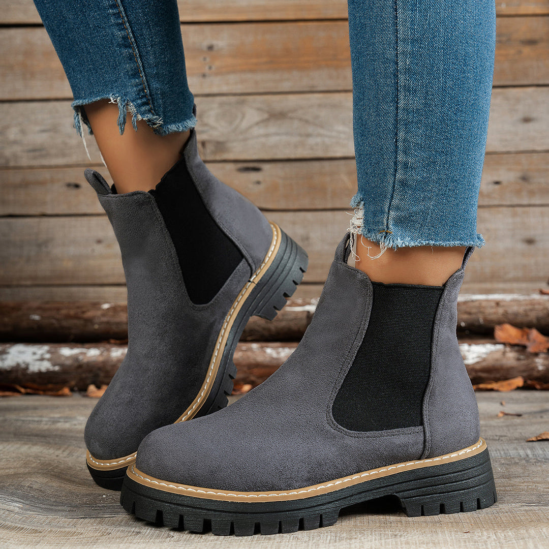 Britta | Damen Chelsea Ankle Boots mit Plateausohle - Black - Image 3