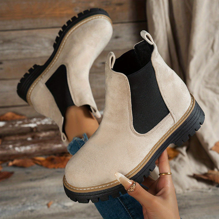 Britta | Damen Chelsea Ankle Boots mit Plateausohle - Black - Image 5