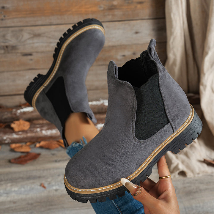 Britta | Damen Chelsea Ankle Boots mit Plateausohle - Black - Image 7