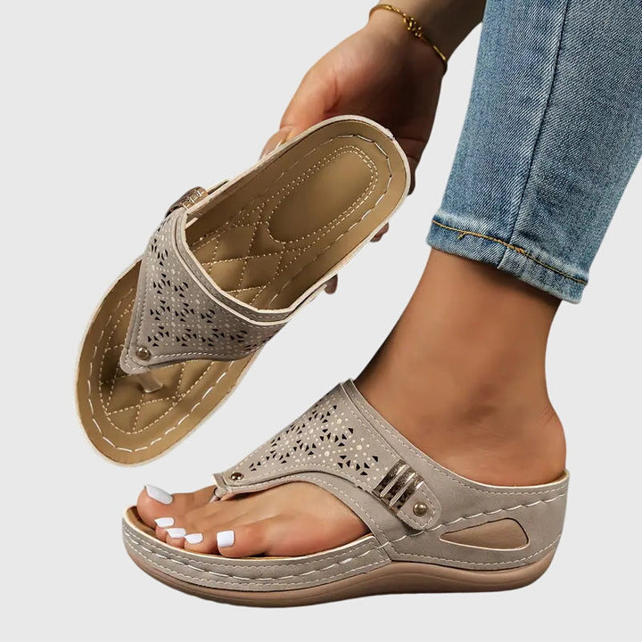 Nora | Damen Zehentrenner Keilsohle Slip-On Sommersandalen Flats