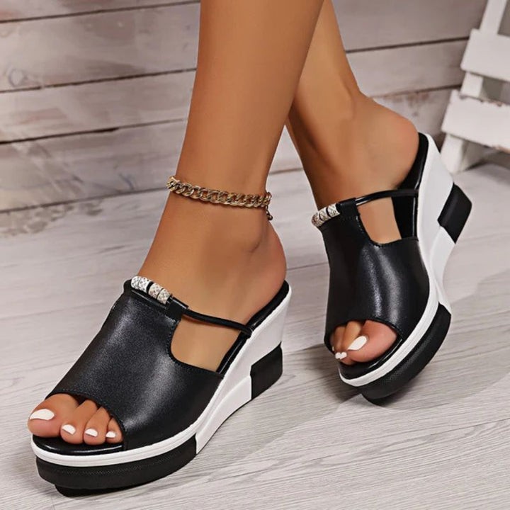 Carina | Damen Plateau Sandalen mit T-Riemen - Image 3
