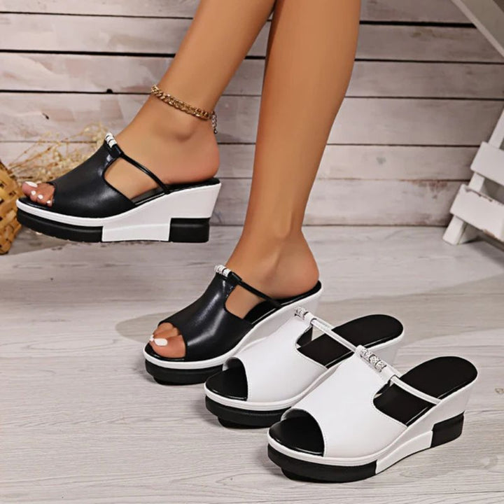 Carina | Damen Plateau Sandalen mit T-Riemen - Image 4