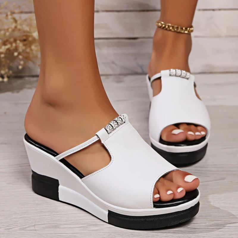 Carina | Damen Plateau Sandalen mit T-Riemen - Image 5
