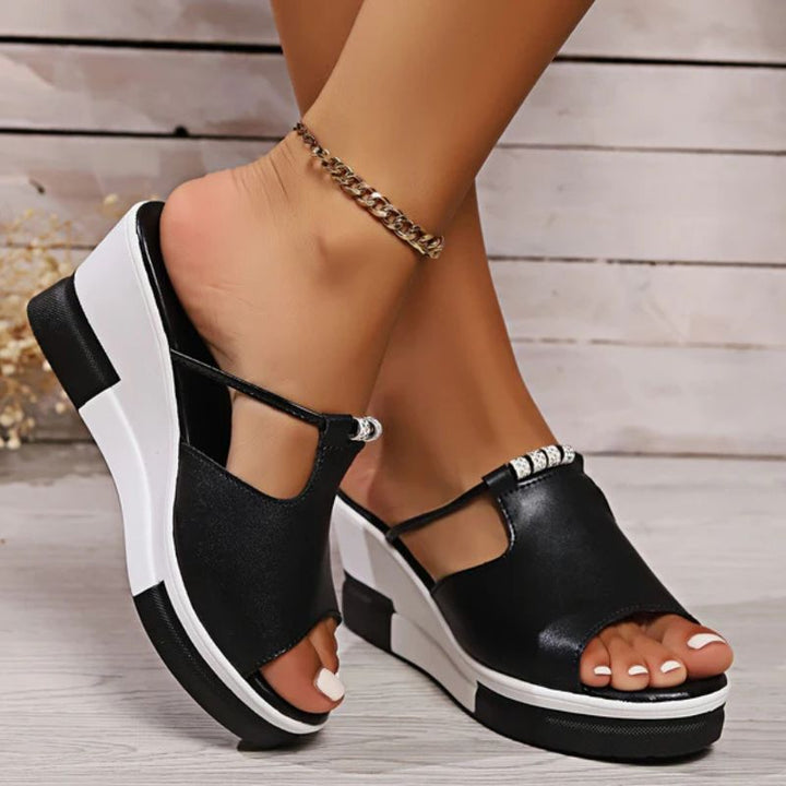 Carina | Damen Plateau Sandalen mit T-Riemen - Image 6