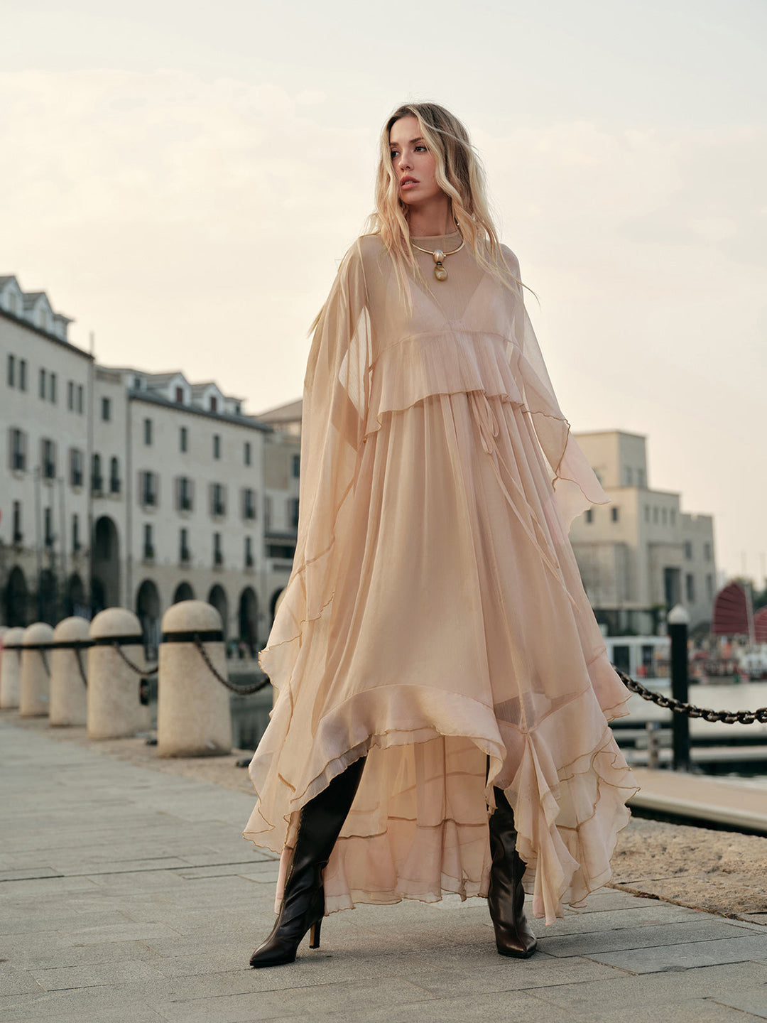 Seraphina | Damen Chiffon Maxikleid mit Umhang, Rüschen festlich