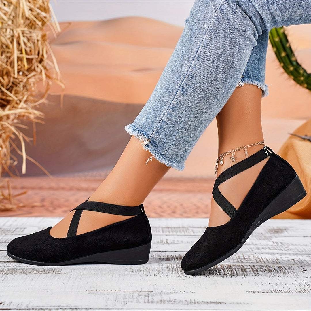 Cyrena | Damen Keilpumps mit Kreuzriemen - Black - Image 1