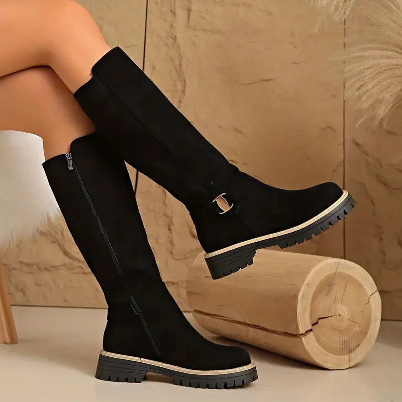 Dagny | Damen Kniehohe Stiefel mit Blockabsatz - Black - Image 1