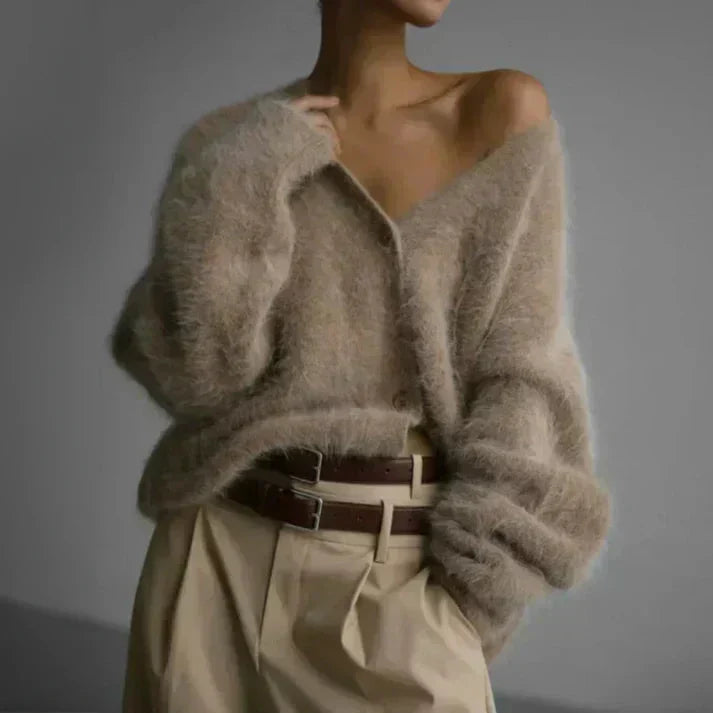Edeltraud | Damen Oversize Strickjacke Flauschig - Taupe - Image 2