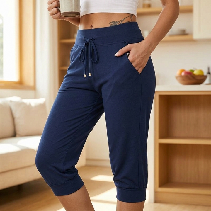 Fjelma | Damen Capri Jogginghose mit Tunnelzug - Navy - Image 1
