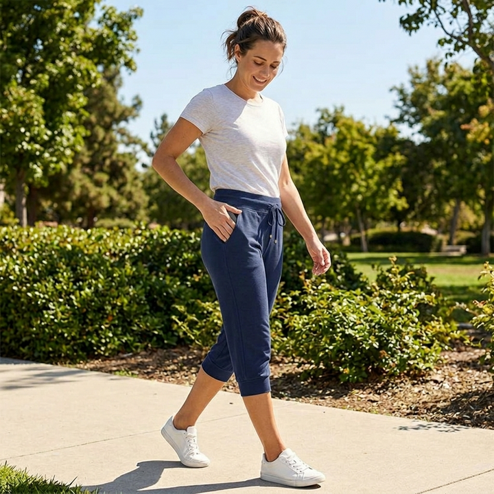 Fjelma | Damen Capri Jogginghose mit Tunnelzug - Navy - Image 5