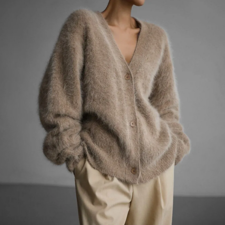 Franka | Damen Oversized Strickjacke mit V-Ausschnitt - Taupe - Image 1