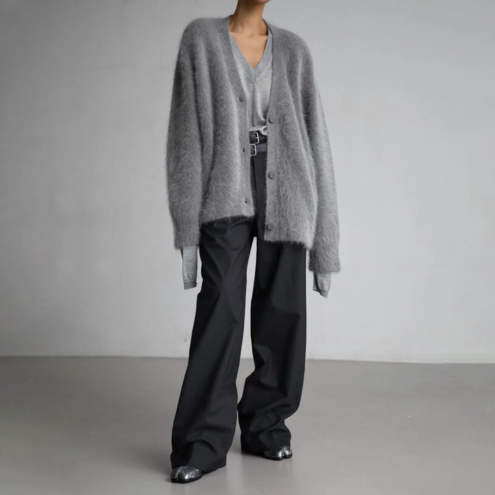 Franka | Damen Oversized Strickjacke mit V-Ausschnitt - Taupe - Image 4