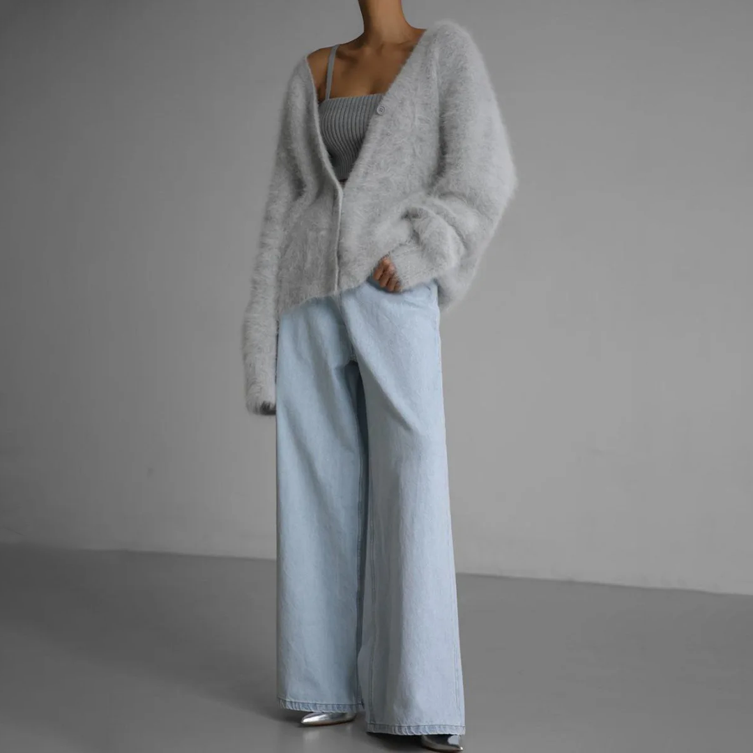 Franka | Damen Oversized Strickjacke mit V-Ausschnitt - Taupe - Image 9